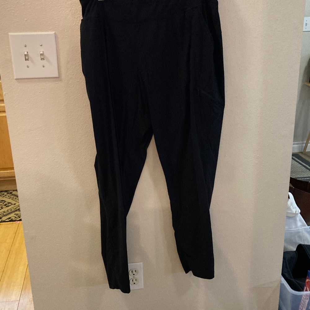 Mountain Hardwear Women's Black Straight Leg Ankle Pants
